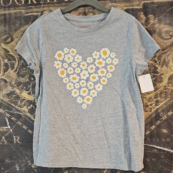 Cat & Jack Gray Tee with Heart of Daisies - Picture 1 of 3
